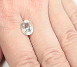 Бесцветный скаполит со сменой цвета 2,91 карата 