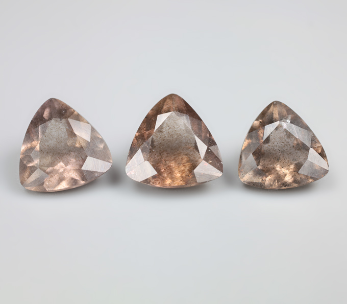 Крупный набор из 3 скаполитов со сменой цвета 6,28 карата