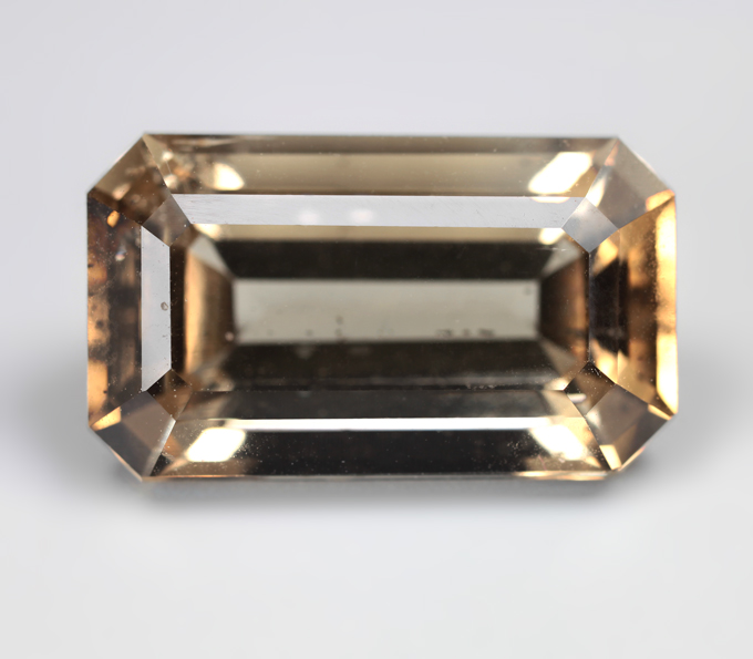 Эксклюзивный размер! Желтый скаполит со сменой цвета 12 карат