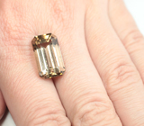 Эксклюзивный размер! Желтый скаполит со сменой цвета 12 карат 