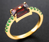 Золотое кольцо с пиропом гранатом 2,51 карата и цаворитами