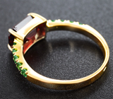 Золотое кольцо с пиропом гранатом 2,51 карата и цаворитами
