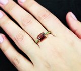 Золотое кольцо с пиропом гранатом 2,51 карата и цаворитами Золото