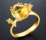 Золотое кольцо с золотистым гелиодором 3,15 карата, уральскими демантоидами гранатами и бриллиантами