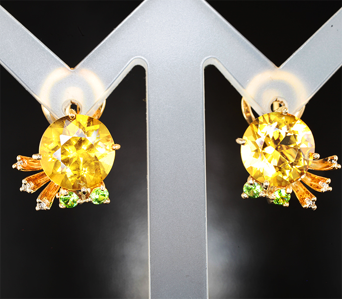 Золотые серьги с золотистыми гелиодорами 6,55 карата, уральским демантоидами гранатами и бриллиантами