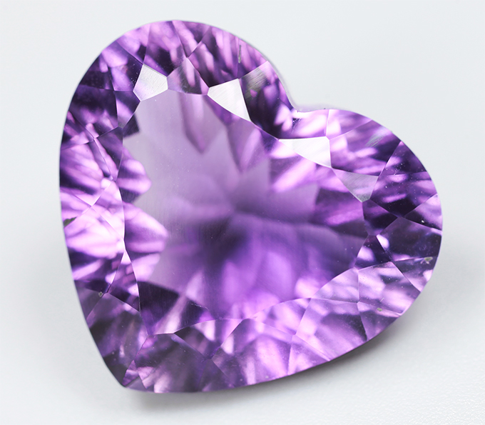 Чистейший крупный аметист лазерной огранки 14,25 карата