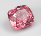 Красновато-оранжевая шпинель 0,87 карата 