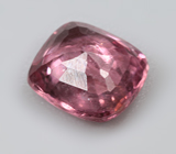 Красновато-оранжевая шпинель 0,87 карата 