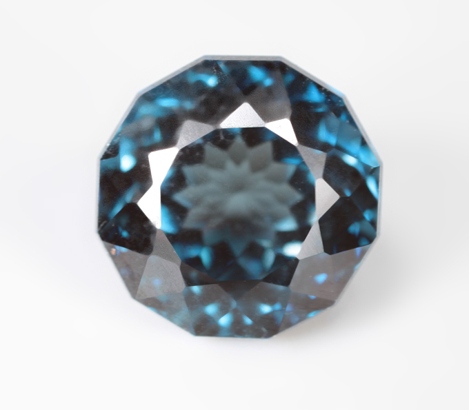 Синий London топаз авторской огранки 5,12 карата
