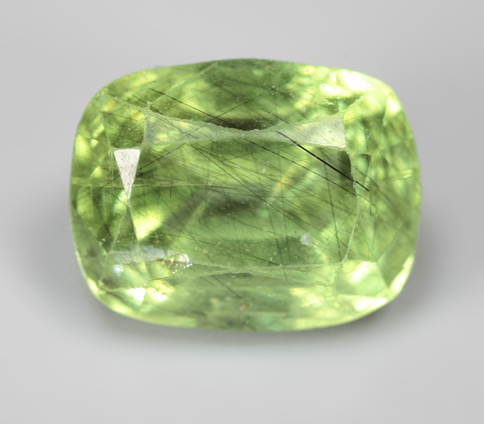 Перидот с включением рутила 5,08 карата