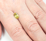 Зеленовато-желтый сфен 1,24 карата 