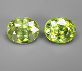 Пара желтовато-зеленых сфенов высокой дисперсии 2,54 карата 