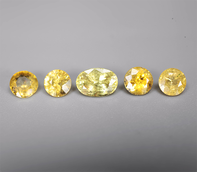 Набор из 5 желтых сапфиров 1,69 карата