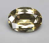 Зеленовато-желтый циркон высокой чистоты 1,79 карата 