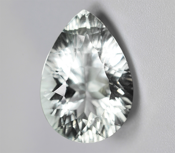 Чистейший зеленый аметист 10,34 карата