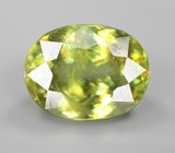 Крупный желтовато-зеленый сфен 3,91 карата