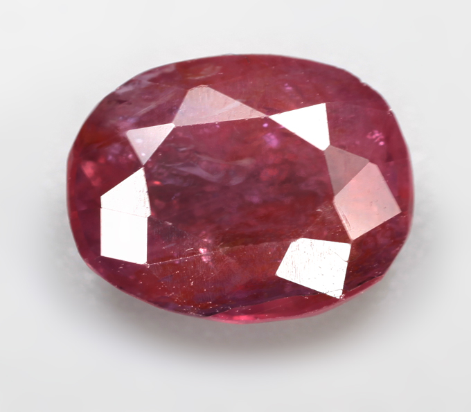 Без облагораживания! Красный сапфир 1,75 карата