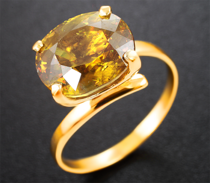 Золотое кольцо с крупным золотистым сфеном редкой огранки 5,69 карата