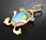 Золотой кулон "Лягушонок" с кристаллическим опалом 3,15 карата и "неоновыми" уральскими изумрудами Золото