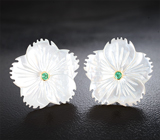 Золотые пусеты с резным перламутром 12,62 карата и яркими уральскими изумрудам Золото