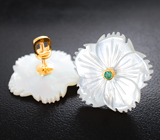 Золотые пусеты с резным перламутром 12,62 карата и яркими уральскими изумрудам Золото