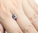 Розовато-пурпурная шпинель со сменой цвета 1,68 карата 