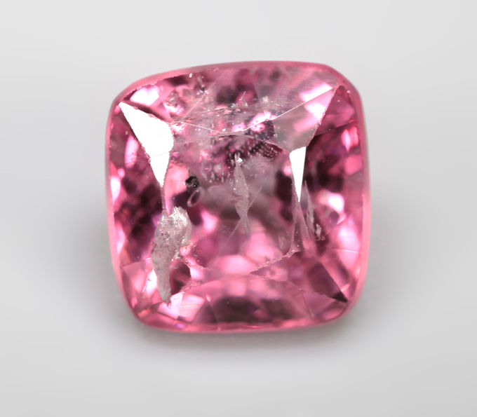 Розовая шпинель 1,29 карата