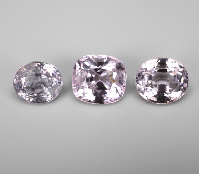 Набор из 3 пастельно-лавандовых шпинелей 2,56 карата
