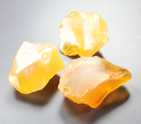 Набор из 3 неограненных «солнечных» опалов 21,88 карата 