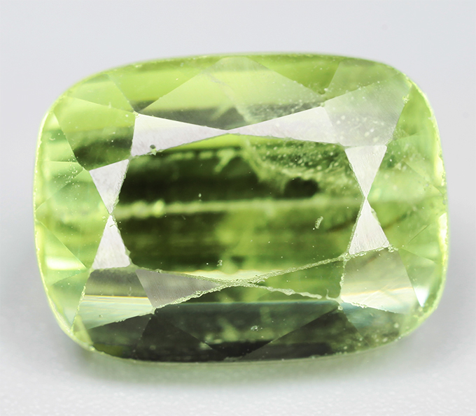 Крупный перидот 7,33 карата