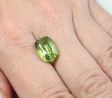 Крупный перидот 7,33 карата