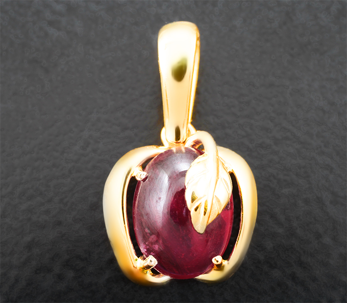 Золотой кулон с насыщенным рубином 2,37 карата