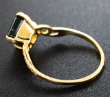 Золотое кольцо с крупным неоново-зеленым апатитом 3,03 карата и цирконами Золото