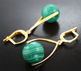 Массивные золотые серьги с крупными контрастными сферами уральского малахита 37,93 карата