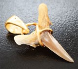 Золотой кулон с ископаемым зубом акулы 2,91 карата Золото