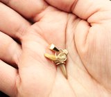 Золотой кулон с ископаемым зубом акулы 2,91 карата