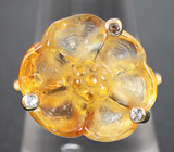 Золотое кольцо с крупным резным цитрином 11,9 карата и бесцветными топазами