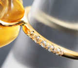 Золотое кольцо с крупным резным цитрином 11,9 карата и бесцветными топазами Золото