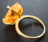 Золотое кольцо с крупным резным цитрином 11,9 карата и бесцветными топазами Золото