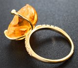 Золотое кольцо с крупным резным цитрином 11,9 карата и бесцветными топазами