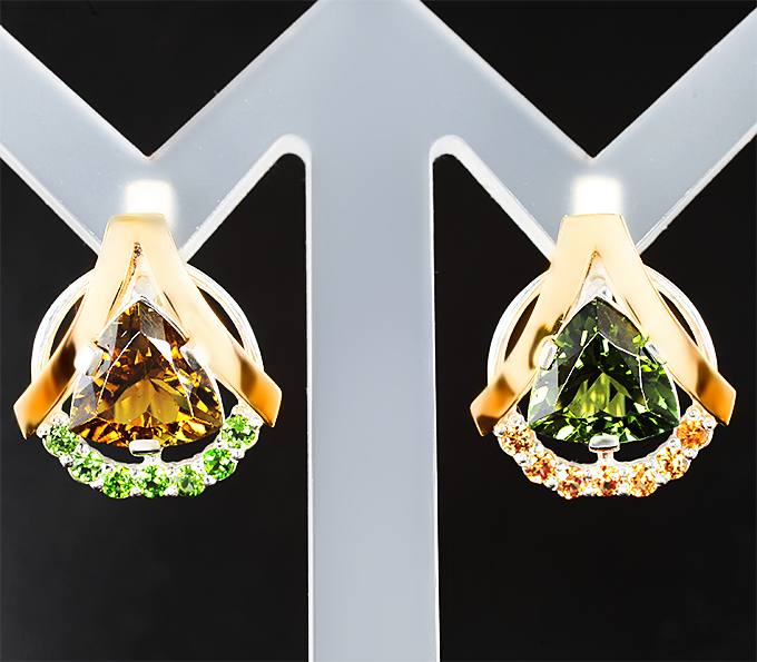 Серьги из золота и серебра с яркими турмалинами 4,38 карата, диопсидами и сапфирами