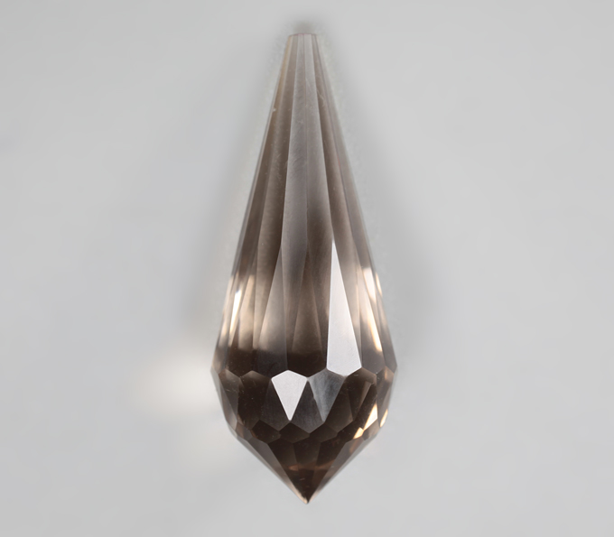 Бриолет чистейшего дымчатого кварца португальской огранки 7,9 карата