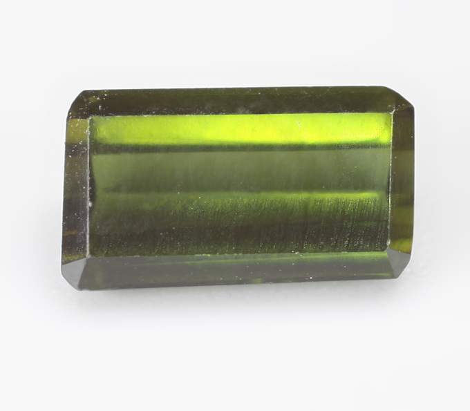 Желтовато-зеленый турмалин 1,2 карата