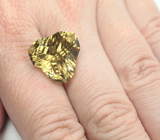 Чистейший цитрин авторской огранки 14,59 карата 