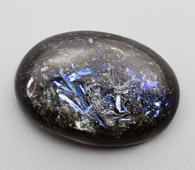 Редкий крупный нууммит 20,11 карата