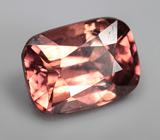 Розовато-оранжевый циркон высокой чистоты 2,47 карата 
