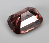 Розовато-оранжевый циркон высокой чистоты 2,47 карата 