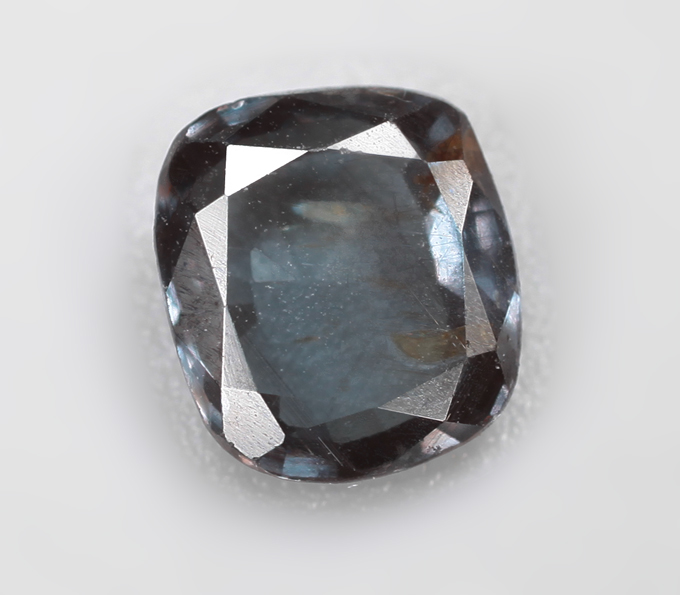 Редкий синий гранат со сменой цвета 0,67 карата