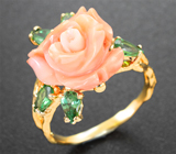 Золотое кольцо с крупным резным solid кораллом 8,18 карата и цаворитами Золото