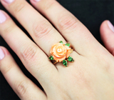 Золотое кольцо с крупным резным solid кораллом 8,18 карата и цаворитами Золото